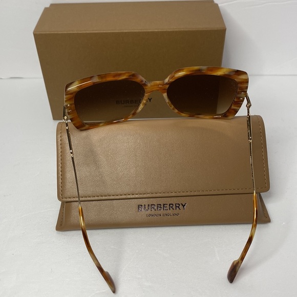 New - Burberry BE4332 Luna Sunglass Oversize Acetate Marble Brown Gradient Len… - Picture 9 of 12